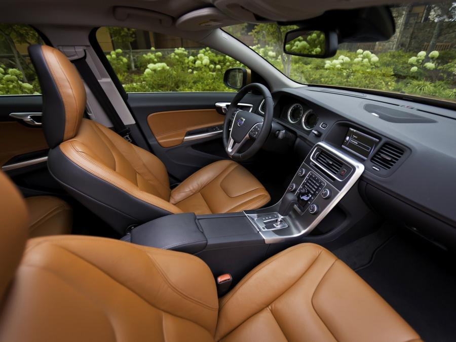  Volvo S60 T6 2010 года  (US) (фото 20 из 24)